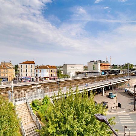 Au PIED de la GARE aux PORTES de PARIS Vitry-sur-Seine Extérieur photo